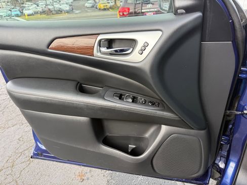 Used 2018 Nissan Pathfinder Platinum image 29