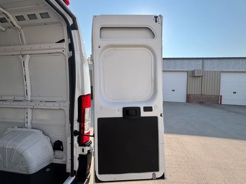Used 2025 RAM ProMaster 2500 w/ Convenience Group FWD image 17