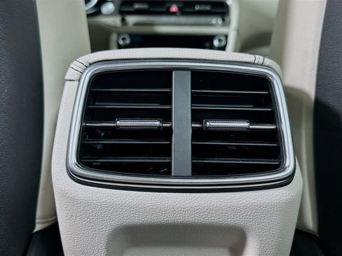 Used 2025 Genesis G70 2.5T image 27