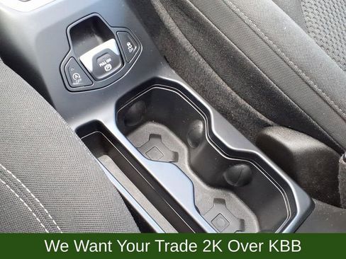 Used 2023 Jeep Renegade Altitude w/ Sun/Sound Group AWD/4WD image 18