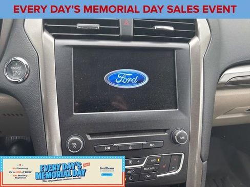 Used 2017 Ford Fusion SE w/ Fusion SE Technology Package AWD/4WD image 10