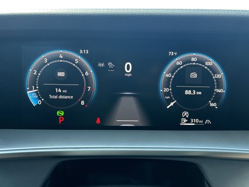 New 2025 Volkswagen Tiguan SE image 16