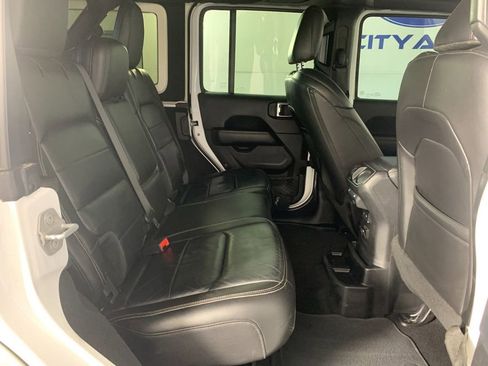 Used 2018 Jeep Wrangler Unlimited Sahara image 39