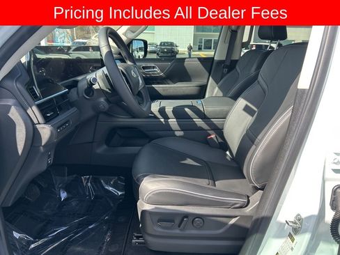 Used 2025 INFINITI QX80 Luxe AWD/4WD image 2