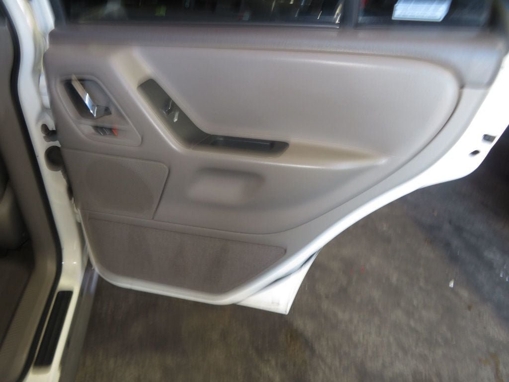 Used 2000 Jeep Grand Cherokee Laredo AWD/4WD image 27
