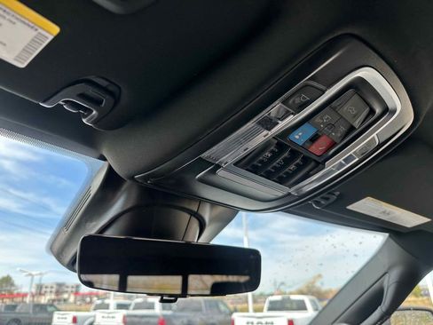 New 2025 RAM 2500 Limited image 32