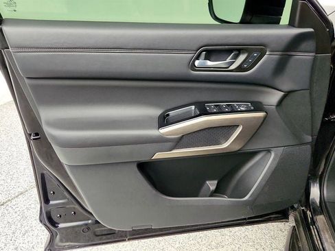 Used 2023 Nissan Pathfinder Platinum w/ Lighting Package (N93) image 11