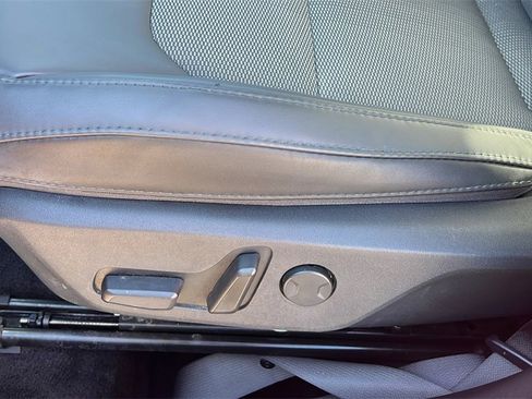 Used 2023 Kia Niro EX image 12