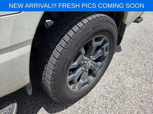 Used 2018 Nissan Titan SV w/ SV Convenience Package AWD/4WD image 7