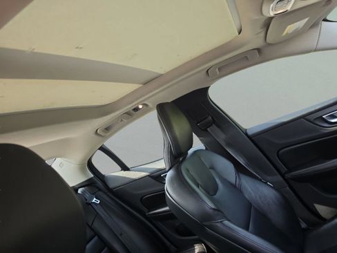 Used 2020 Volvo S60 T5 Momentum FWD image 29