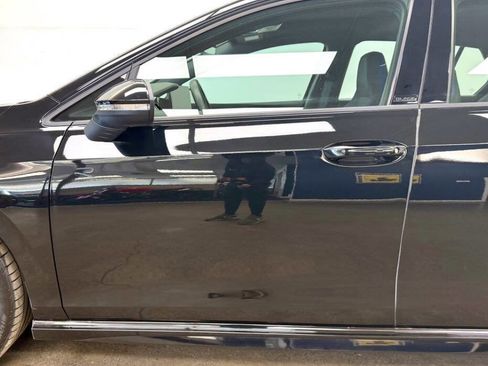 Used 2025 Volkswagen Golf R Black Edition image 9