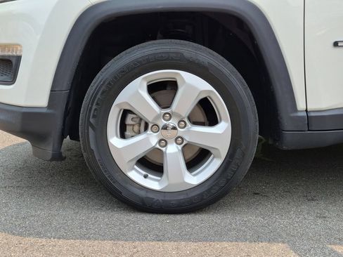 Used 2019 Jeep Compass Latitude w/ Popular Equipment Group AWD/4WD image 9