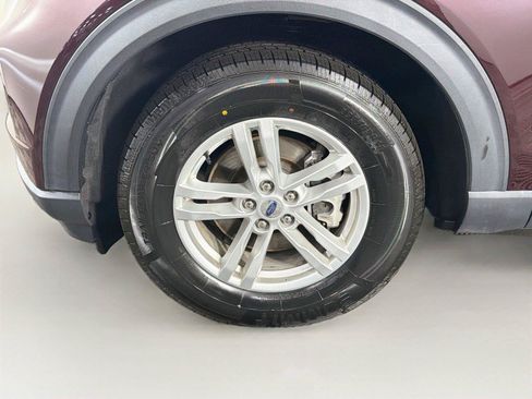 Used 2022 Ford Explorer XLT w/ Equipment Group 202A AWD/4WD image 33