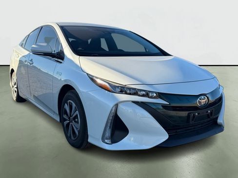 Used 2017 Toyota Prius Prime Plus image 5