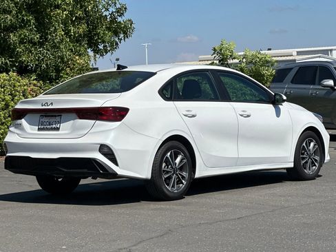 Used 2023 Kia Forte LXS image 4