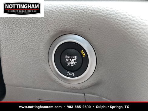 Used 2023 Chrysler Pacifica Touring-L image 15