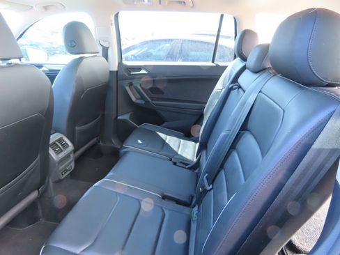 Used 2019 Volkswagen Tiguan SEL Premium image 11