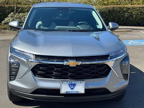 New 2026 Chevrolet Trax LS image 2
