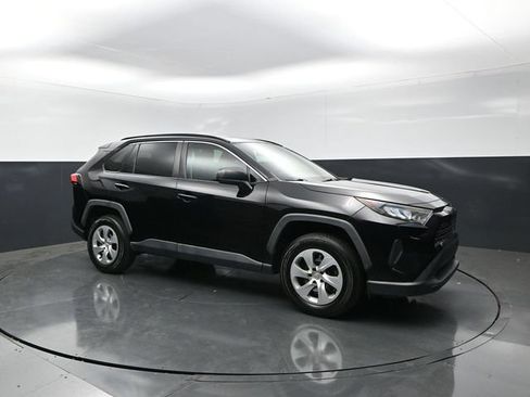 Used 2021 Toyota RAV4 LE FWD image 1
