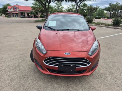 Used 2018 Ford Fiesta SE FWD image 3