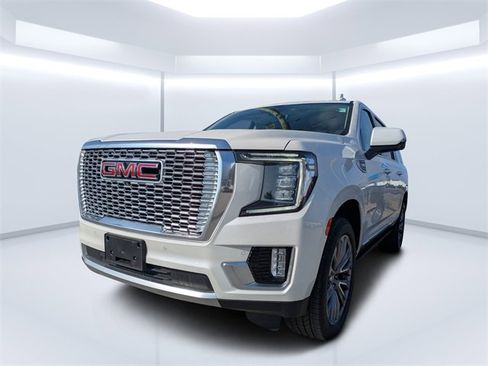 Used 2021 GMC Yukon XL Denali w/ Denali Premium Package image 7