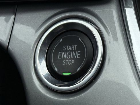 Certified 2025 Chevrolet Trax LT image 19