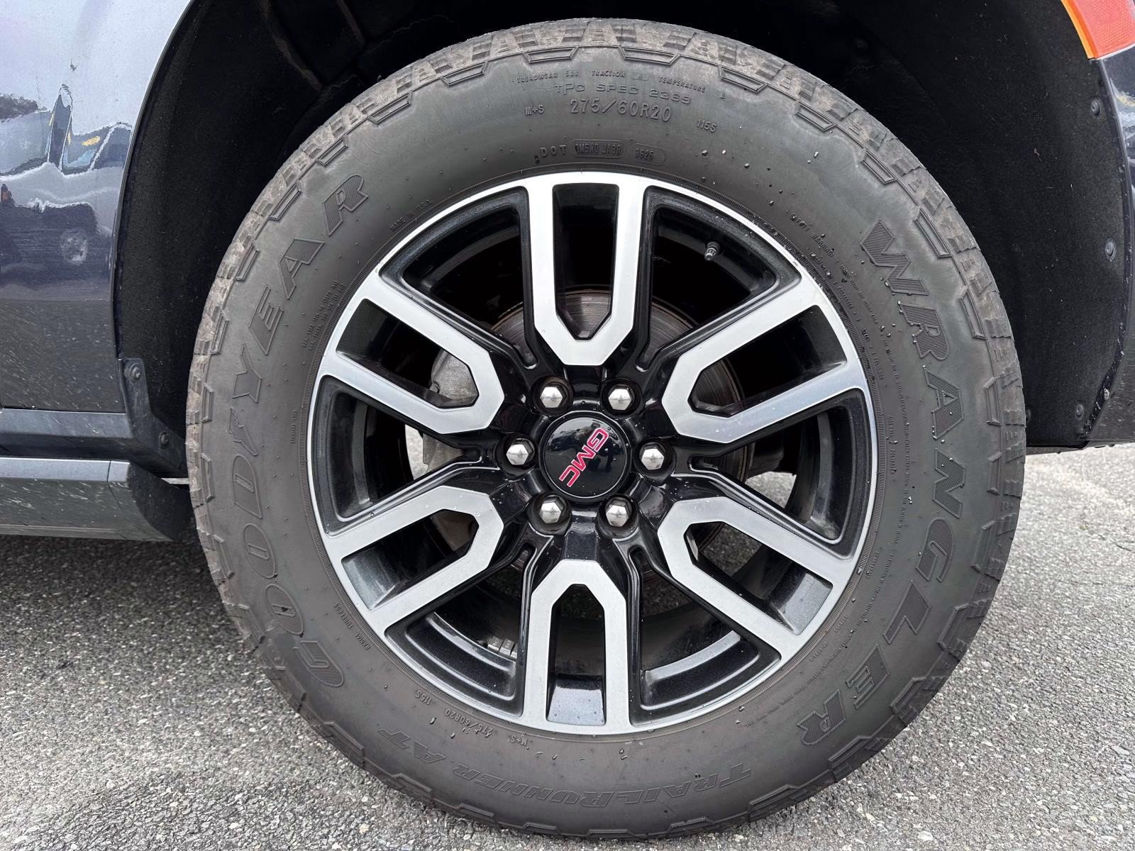 Used 2023 GMC Yukon XL AT4 w/ AT4 Premium Package AWD/4WD image 6