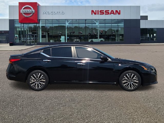 Used 2024 Nissan Altima 2.5 SV AWD/4WD image 8