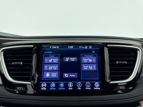 Used 2019 Chrysler Pacifica Limited FWD image 20