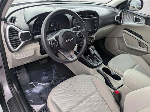 Used 2023 Kia Soul LX w/ Option Group 015 FWD image 10