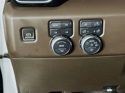 Used 2022 GMC Sierra 1500 Denali w/ Technology Package AWD/4WD image 10