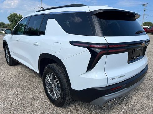 Used 2026 Chevrolet Traverse LT w/ Driver Confidence Package FWD image 3