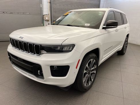 Used 2021 Jeep Grand Cherokee L Overland w/ Luxury Tech Group IV AWD/4WD image 3