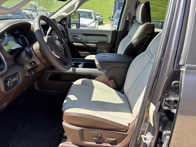Used 2025 RAM 3500 Laramie AWD/4WD image 15