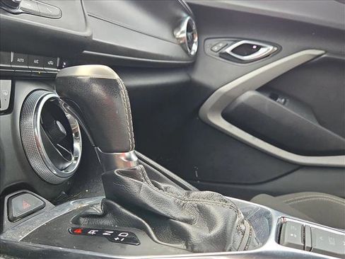 Used 2020 Chevrolet Camaro LT image 12