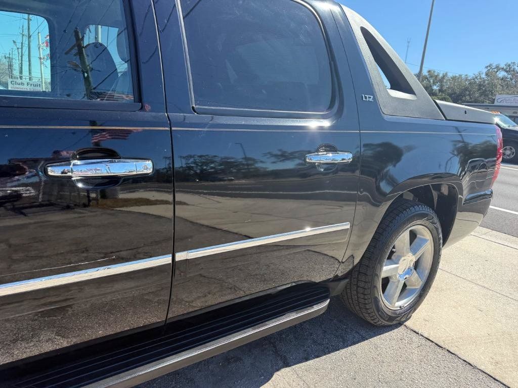 Used 2009 Chevrolet Avalanche LTZ RWD image 14