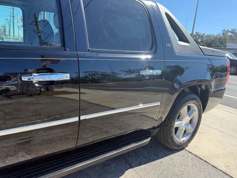 Used 2009 Chevrolet Avalanche LTZ RWD image 14