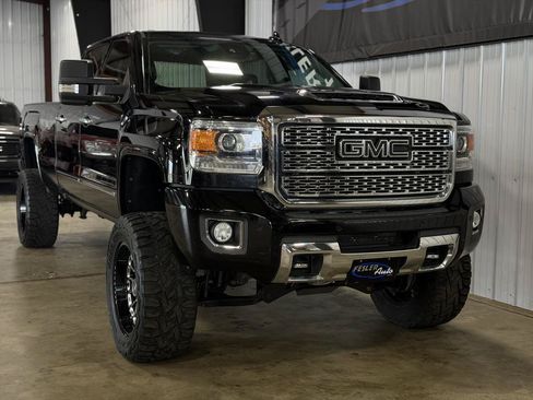 Used 2018 GMC Sierra 3500 Denali w/ Duramax Plus Package AWD/4WD image 16