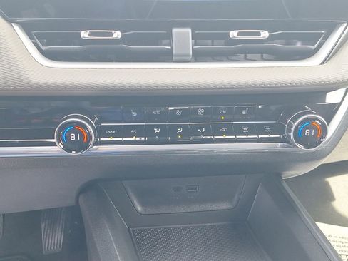 New 2026 Chevrolet Equinox LT w/ Convenience Package II image 32