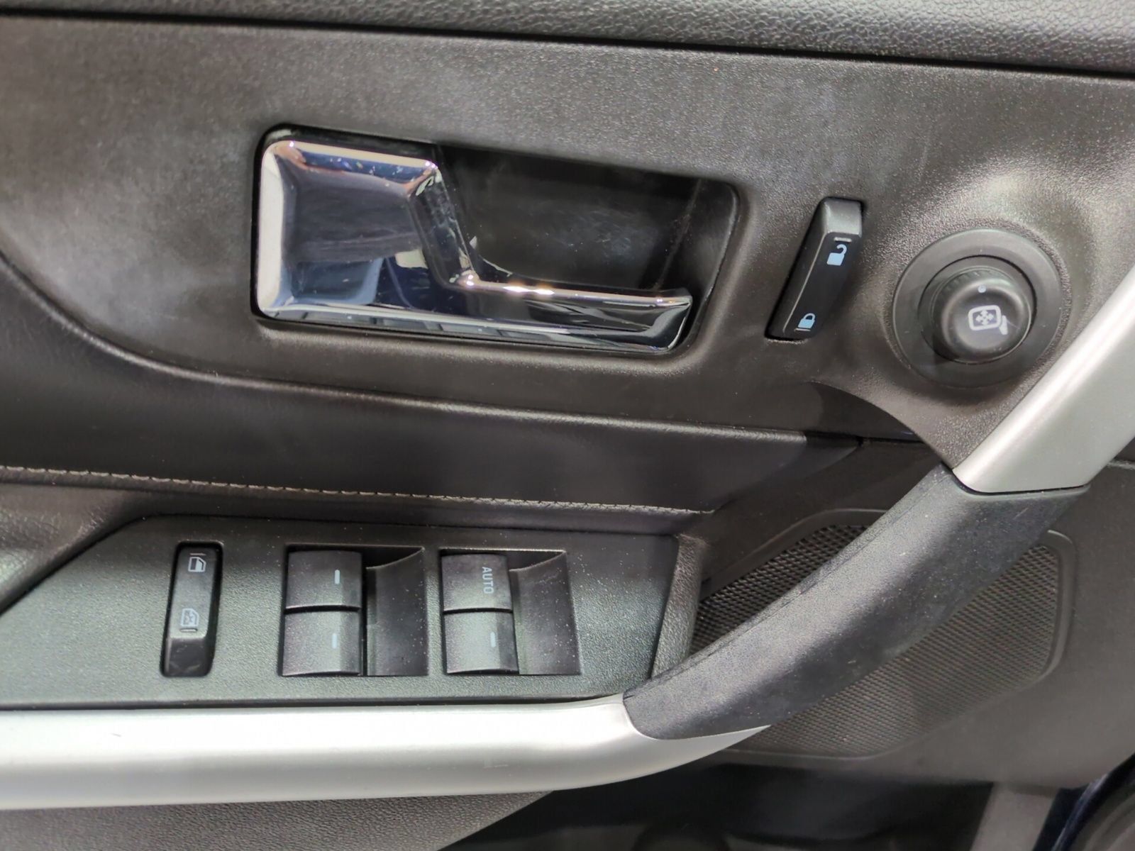 Used 2012 Ford Edge SE FWD image 16
