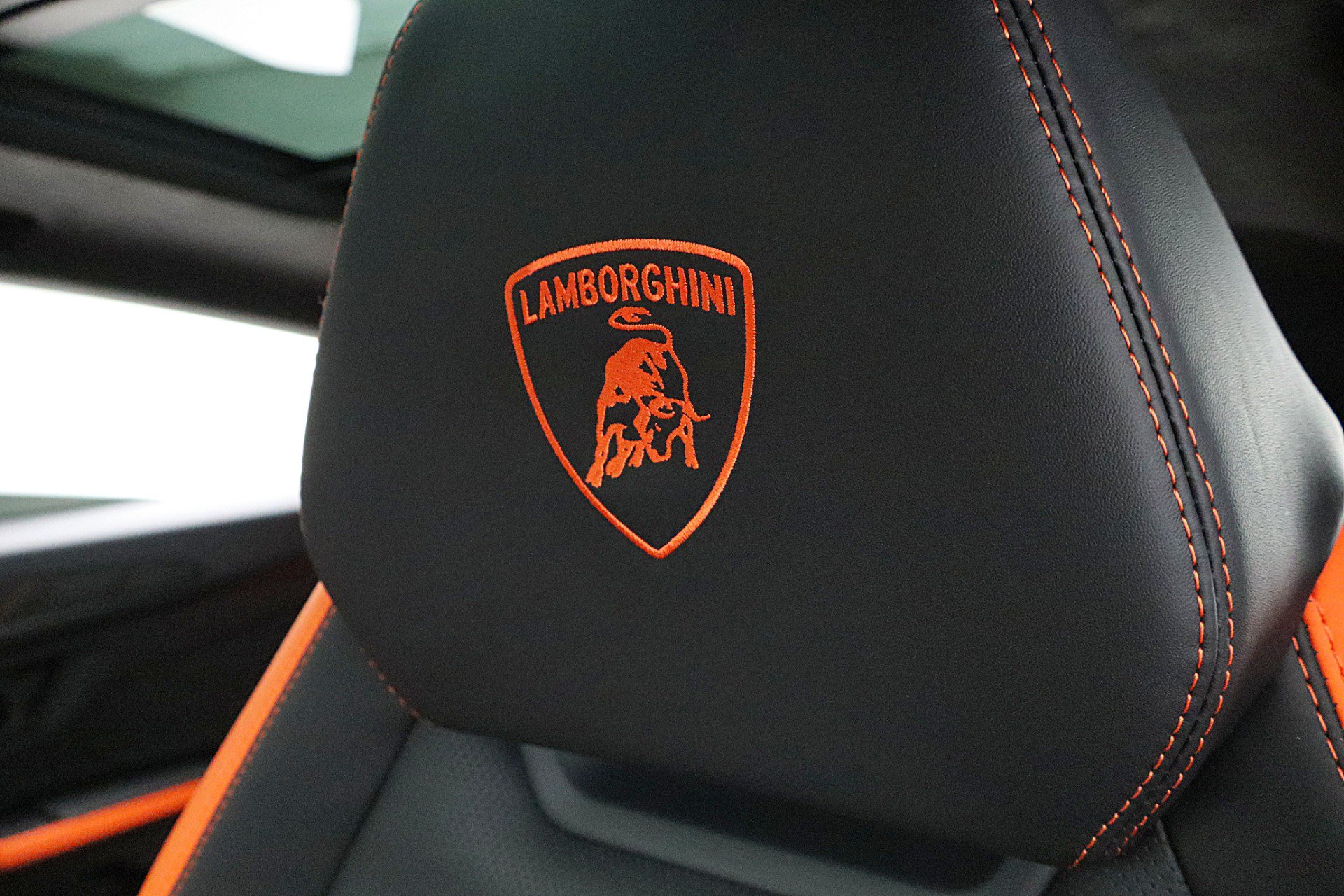 Used 2026 Lamborghini Urus SE AWD/4WD image 26