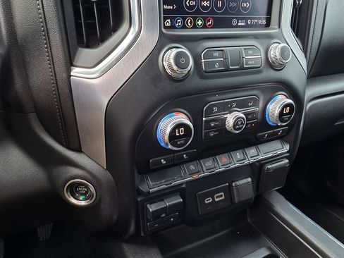 Used 2020 GMC Sierra 1500 Elevation RWD image 17