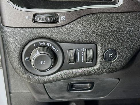 Used 2021 Jeep Cherokee Trailhawk w/ Sun, Sound & Nav Group AWD/4WD image 12