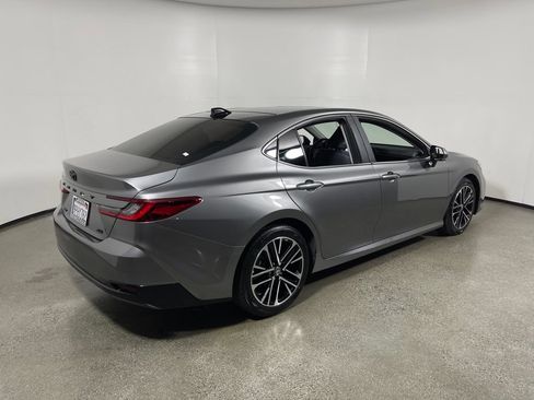 Used 2025 Toyota Camry XLE FWD image 3