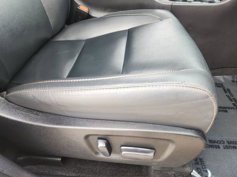 Used 2019 Toyota Highlander XLE image 25