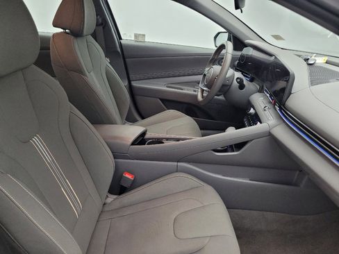 Used 2025 Hyundai Elantra SEL image 21