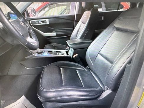 Used 2021 Ford Explorer XLT w/ Equipment Group 202A AWD/4WD image 7