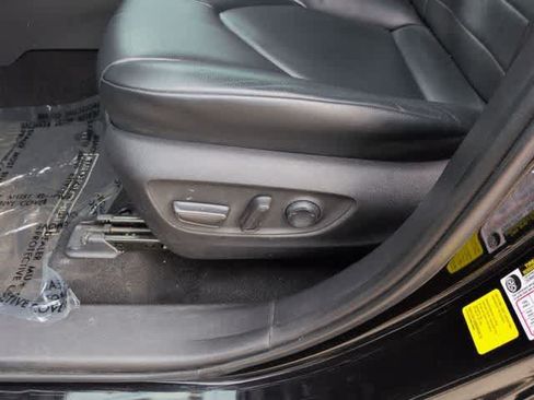 Used 2022 Toyota Highlander XLE FWD image 17