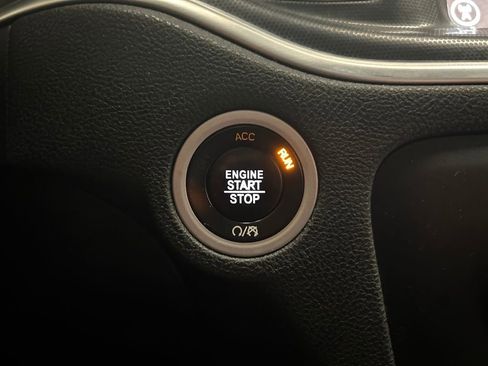 Used 2017 Dodge Charger SXT image 14