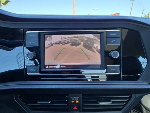 Certified 2023 Volkswagen Jetta SE w/ Panoramic Sunroof Package FWD image 21